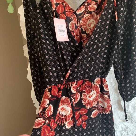 Chelsea and violet, size small, pantsuit with open front/shorts - Picture 5 of 5